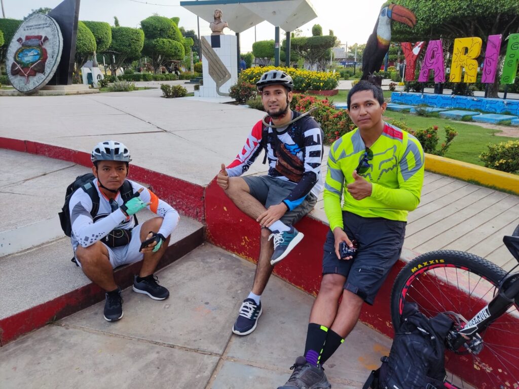 Diego y David, del Club Bikes Enduro Pucallpa.